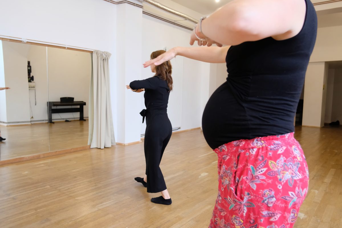 Anne-Laure Rouxel et la danse hawaïenne pour femmes enceintes
