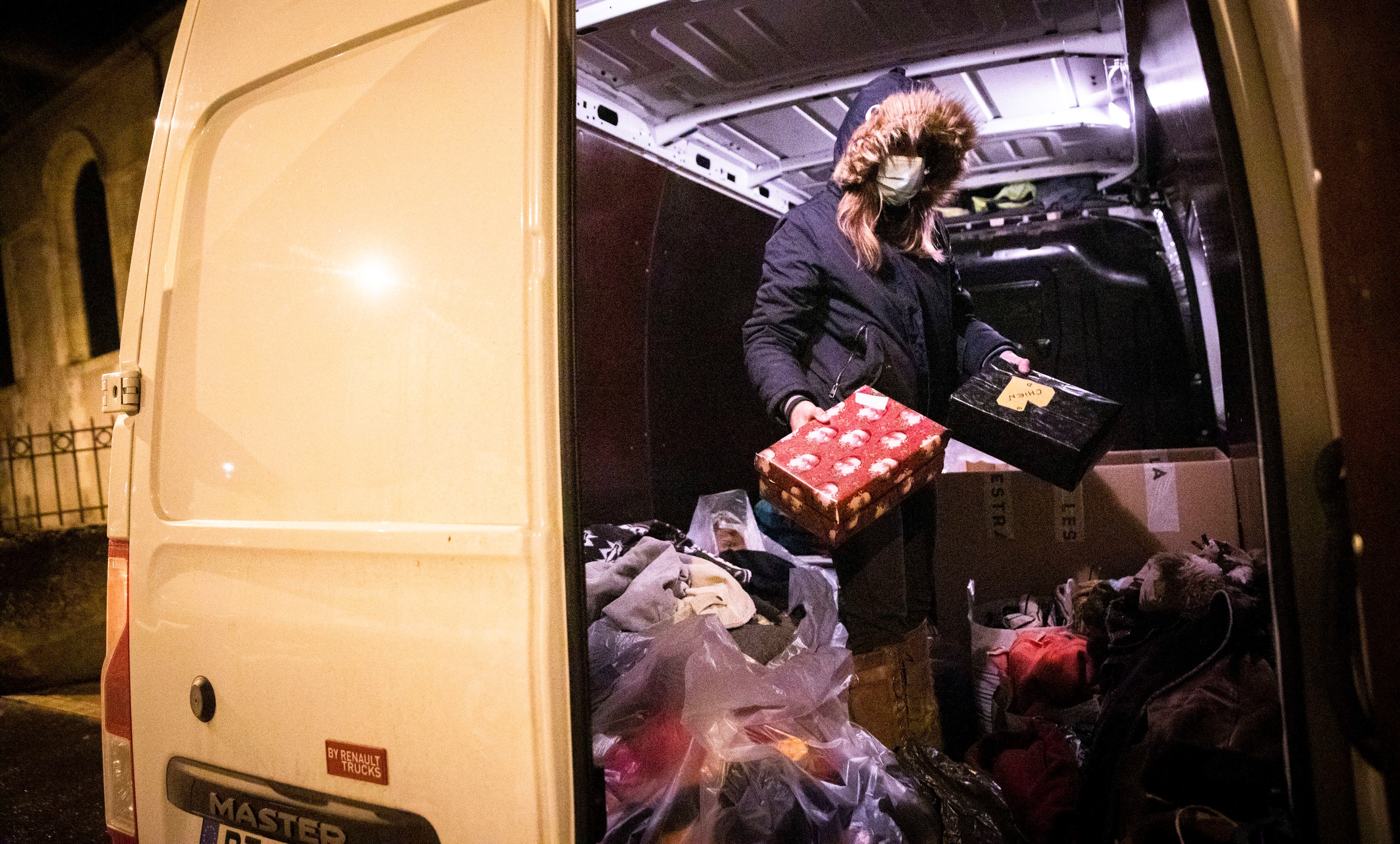 La veille de Noël, un Amiénois va distribuer des sacs de denrées aux plus  démunis : il faut que chacun agisse à sa façon