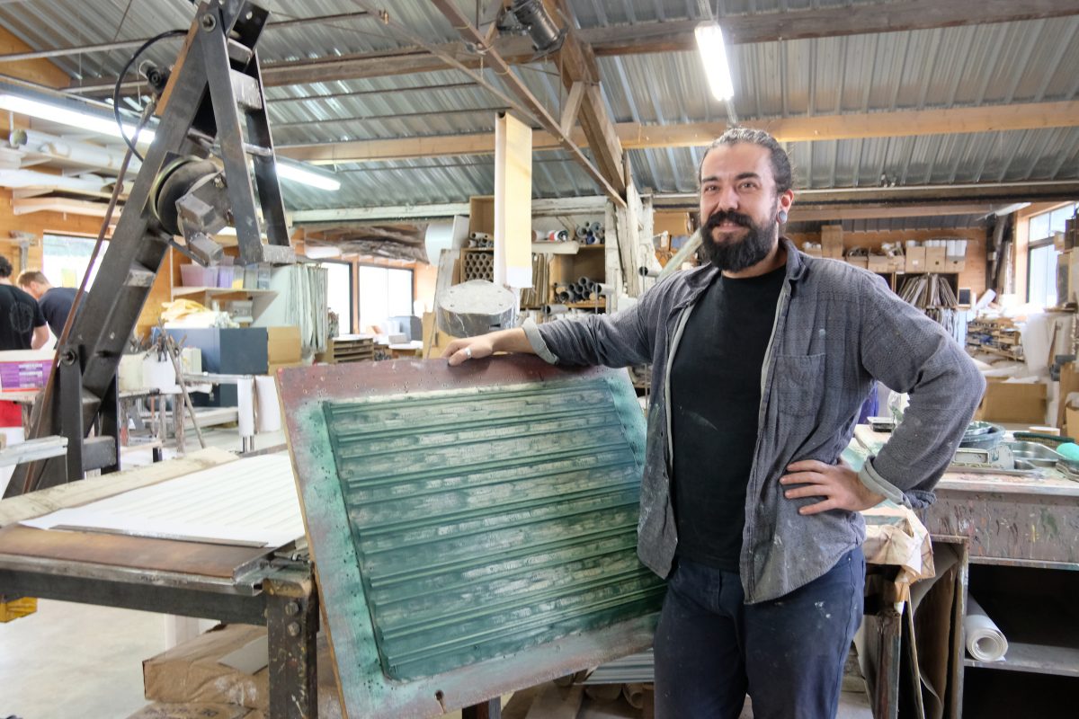 A l’Atelier d’Offard, Simon Florent est l’orfèvre du papier peint