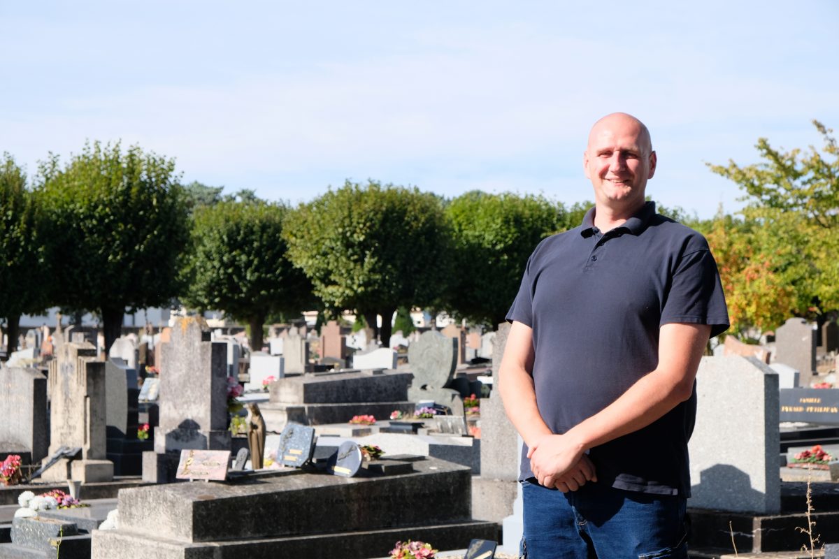 Dans le quotidien de Julien Thibault, gardien des cimetières de Tours Nord